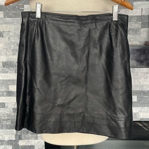 FIRENZE Santa Barbara leather black skirt size 10